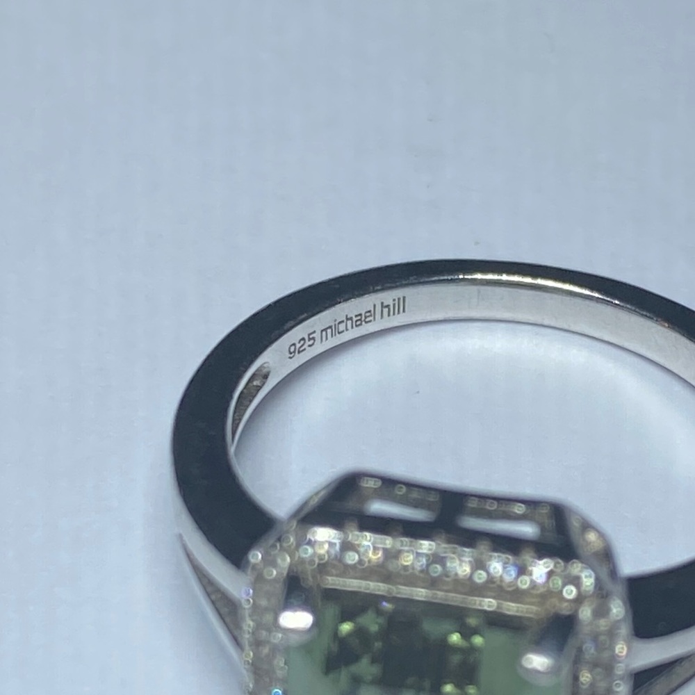 Ring - Picture 2 of 5